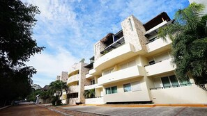 Exterior - Meridian 107 2 Bedroom Condo by RedAwning (Playa del Carmen)