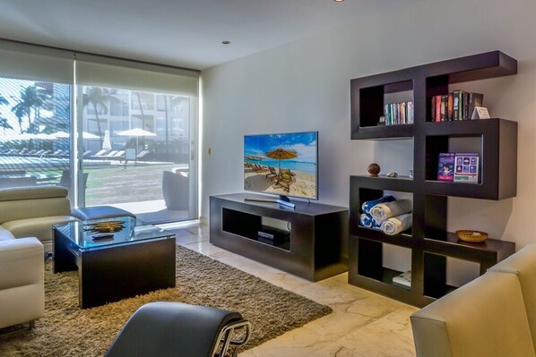 Condo, 2 Bedrooms | Interior