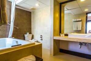 Condo, 2 habitaciones | Baño | Toallas 
