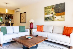 Condo, 2 habitaciones | Área de sala de estar