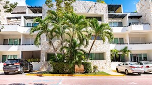 Unclassified image, 3 of 29, button - Meridian 208 2 Bedroom Condo by RedAwning (Playa del Carmen)