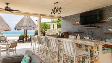 Condo, 2 habitaciones | Bar (en la propiedad)