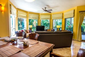 Apartment, 2 Schlafzimmer | Wohnzimmer