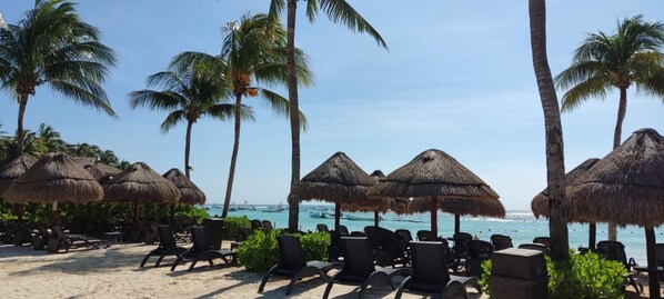 Condo, 3 Bedrooms | Property grounds