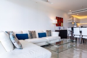 Condo, 3 habitaciones | Área de sala de estar
