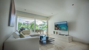 Condo, 2 habitaciones | Área de sala de estar