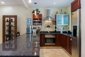 Condo, 3 Bedrooms | Private kitchen | Fridge, oven, coffee/tea maker, toaster