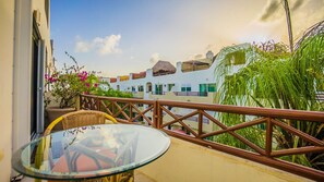 Condo, 2 habitaciones | Balcón