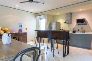 Apartment, 2 Schlafzimmer | Eigene Küche | Kochgeschirr/Geschirr/Besteck, Esstisch