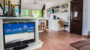 Condo, 1 Bedroom | Private kitchen