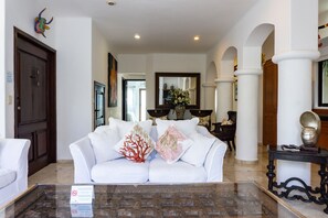 Condo, 2 Bedrooms | Living area