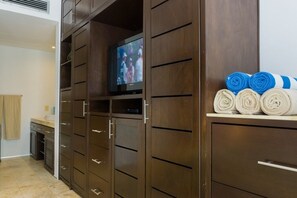 Interior - Magia Playa 202 F 2 Bedroom Condo by RedAwning (Playa del Carmen)