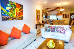 Condo, 3 habitaciones | Área de sala de estar
