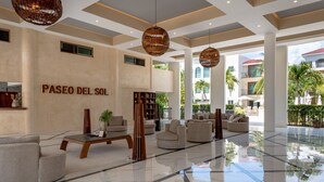 Kondominium, 3 kamar tidur | Lobi