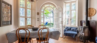 Beautiful apartment in villa for 6 guests with pool, WIFI, TV, patio and pets allowed