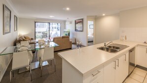 Unclassified image, 2 of 40, button - Airtrip Apartment on Russell St (South Brisbane)