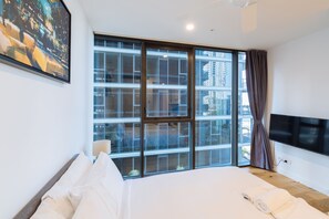 Chambre Ville double | Fer et planche à repasser, accès au Wi-Fi (inclus), literie fournie