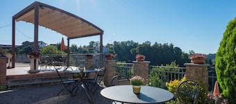 Beautiful apartment for 4 people with A/C, pool, WIFI, TV, patio and pets allowed