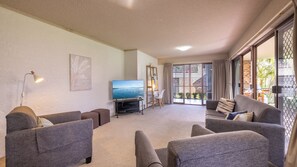TV, ping pong - Bay Parklands, 56 2 Gowrie Ave - ground floor, air conditioned, wifi & Foxtel (Nelson Bay)