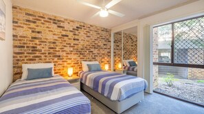 2 bedrooms, iron/ironing board, free WiFi - Bay Parklands, 56 2 Gowrie Ave - ground floor, air conditioned, wifi & Foxtel (Nelson Bay)