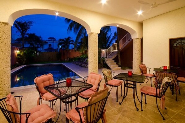 تناول الطعام بالخارج