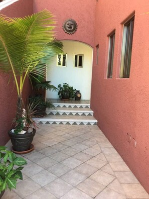 تفاصيل الفندق من الخارج