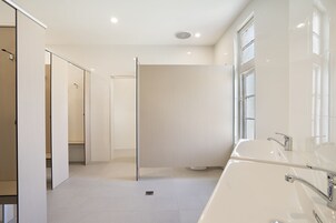 淋浴设施、免费洗浴用品、毛巾