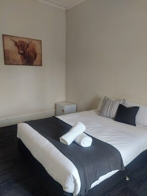 Tweepersoonskamer, 1 queensize bed, gemeenschappelijke badkamer | Gratis wifi, beddengoed