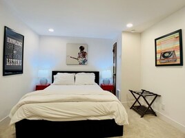 2 habitaciones y tabla de planchar con plancha 