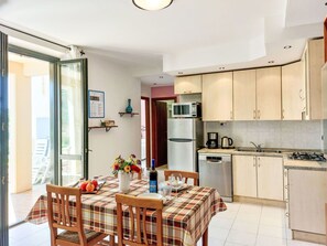 Microwave, freezer