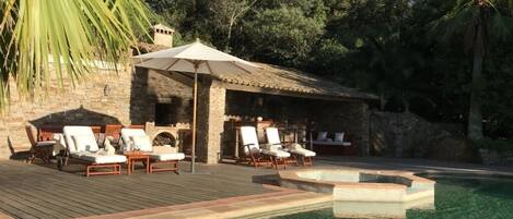 Outdoor pool, an infinity pool