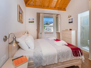 2 Schlafzimmer, Bügeleisen/Bügelbrett, kostenloses Internet, Bettwäsche