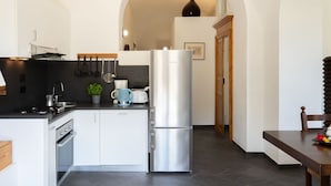 A modern kitchen with a central island, stainless steel appliances, and a dark tiled floor. - Nice apartment for 10 people with WIFI, TV, terrace, pets allowed and panoramic view (Dolcedo)