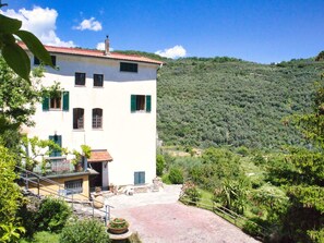 Exterior - Lovely apartment for 3 people with WIFI, pool, patio, pets allowed and panoramic view (Lecchiore)