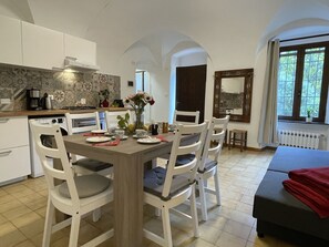 Dining - Nice apartment for 5 guests with WIFI, pool, patio, pets allowed and panoramic view (Dolcedo)