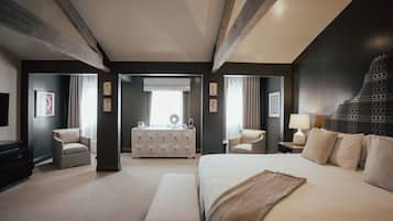 King Suite | Premium bedding, down duvets, pillow-top beds, minibar