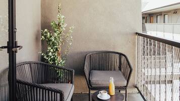 King Suite with Balcony | Balcony