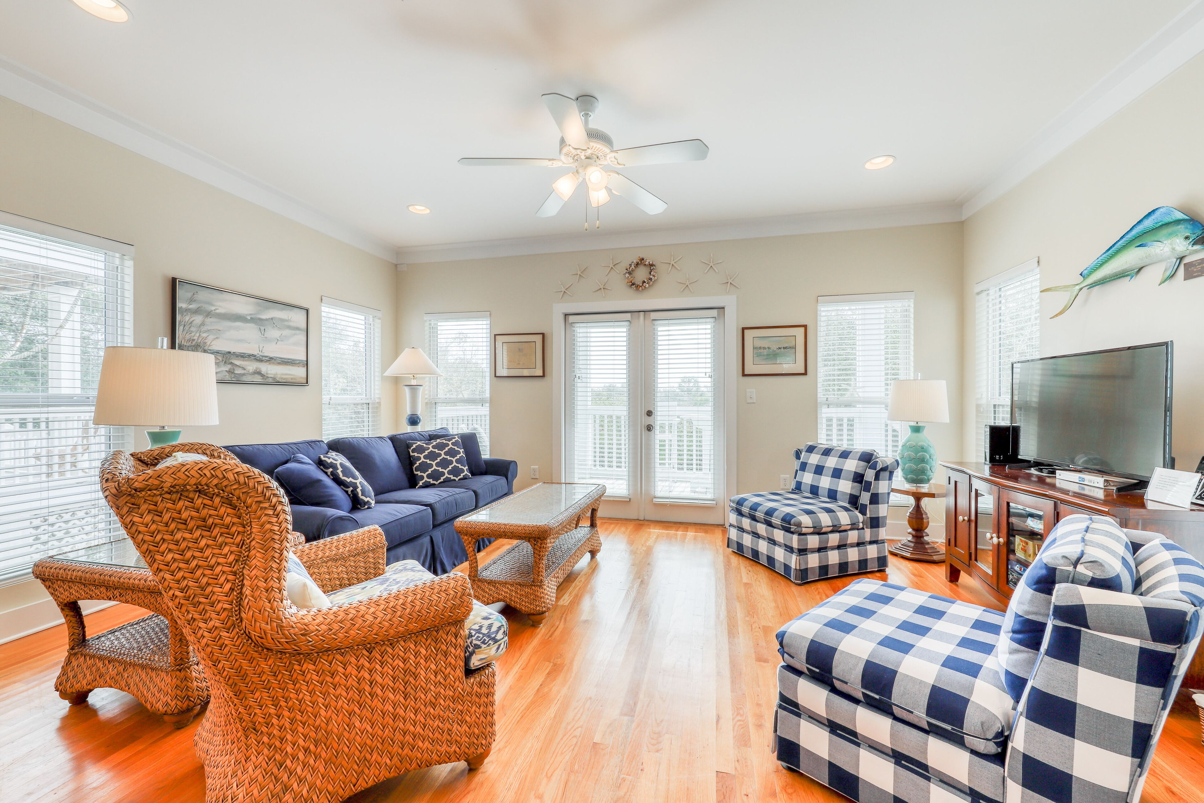 Gorgeous, second-floor cottage w/Gulf views, shared pool - Snowbird-friendly