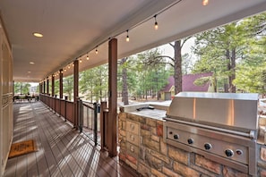 Terrace/patio - Sand Volleyball & Deck: Munds Park Getaway! (Munds Park)