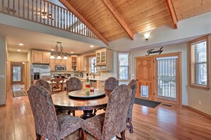 Dining - Sand Volleyball & Deck: Munds Park Getaway! (Munds Park)