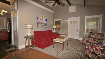 TV connectée, cheminée, livres