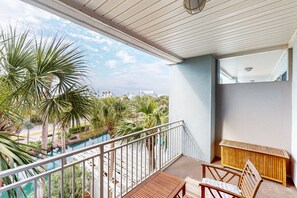 Terrace/patio - Adorable 3rd-floor cabana w/ gorgeous view from balcony, pool and hot tub access (Santa Rosa Beach)
