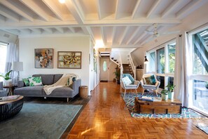 Smart TV, DVD player, books, music library - 🍸🍾FREE NIGHT Stay 3 nights and pay for two in September and October. (Lilydale)