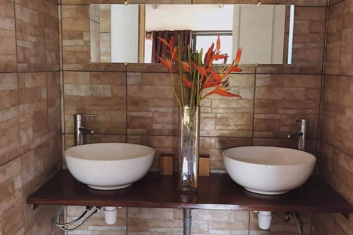 Bathroom sink