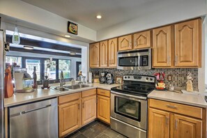 Fridge, microwave, stovetop, dishwasher