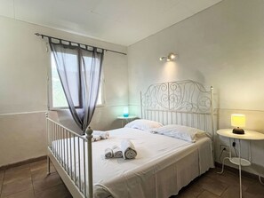 2 室のベッドルーム、旅行用ベビーベッド、WiFi (無料)