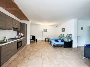 Oven, toaster, highchair, freezer - Nice apartment for 6 guests with pool, TV, terrace, pets allowed and panoramic view (Canneto)