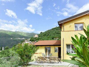 Outdoor dining - Nice apartment for 6 guests with pool, TV, terrace, pets allowed and panoramic view (Canneto)