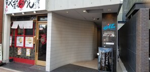 숙박 시설 입구