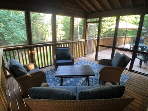 Outdoor dining - Make memories at the lake! (Lavonia)